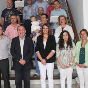 El alcalde asiste a la entrega de reconocimientos a 14 empresas del sector artesanal de Vélez Málaga